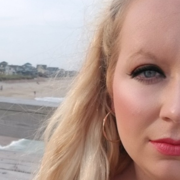 Meet your Posher, Katie - Picture 2 of 2